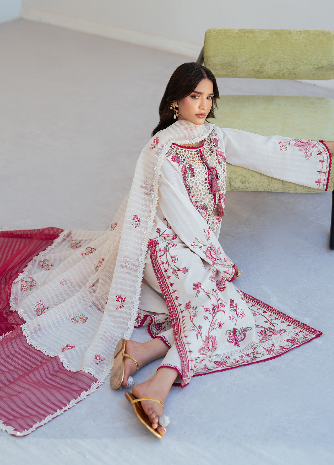 Sera by Mahnur Unstitched Embroidered Lawn 3 Piece Suit MN26USL SP-05 - Festive Collection