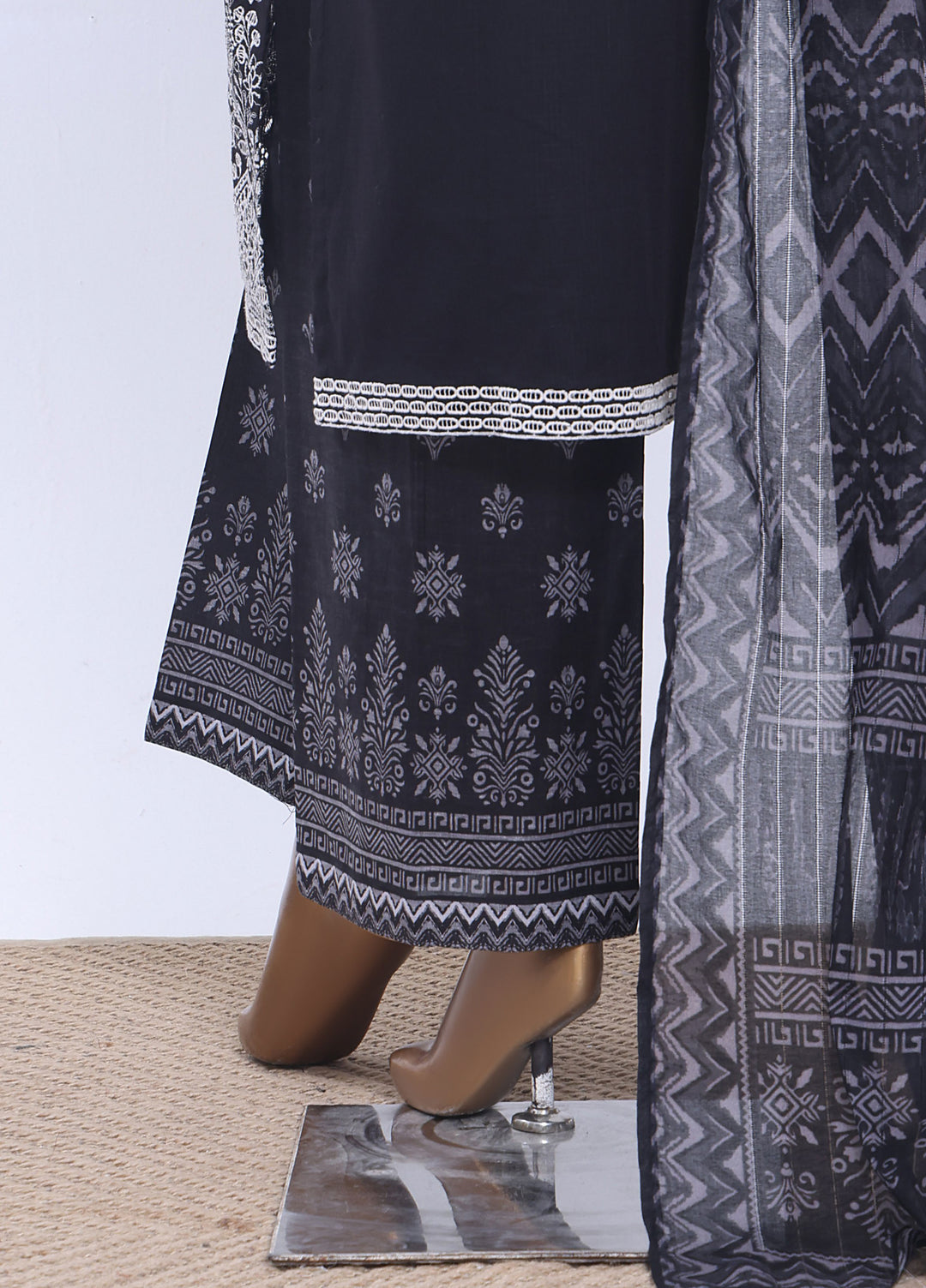 HZ Textiles RTW Embroidered Cross Hatch 3 Piece Suit HZ26PCL Sbe-3P-079 - Casual Collection