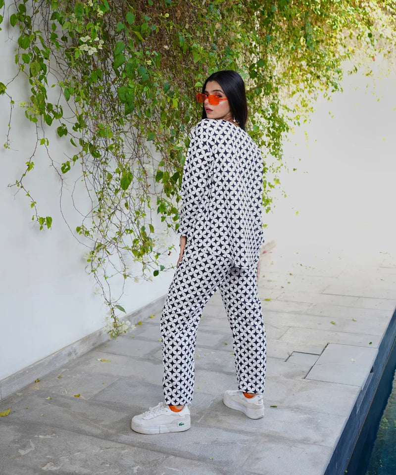 Dhaga Women Pret Printed 2 Piece Soft Crepe Graphglide DHLRC03 - Summer Collection