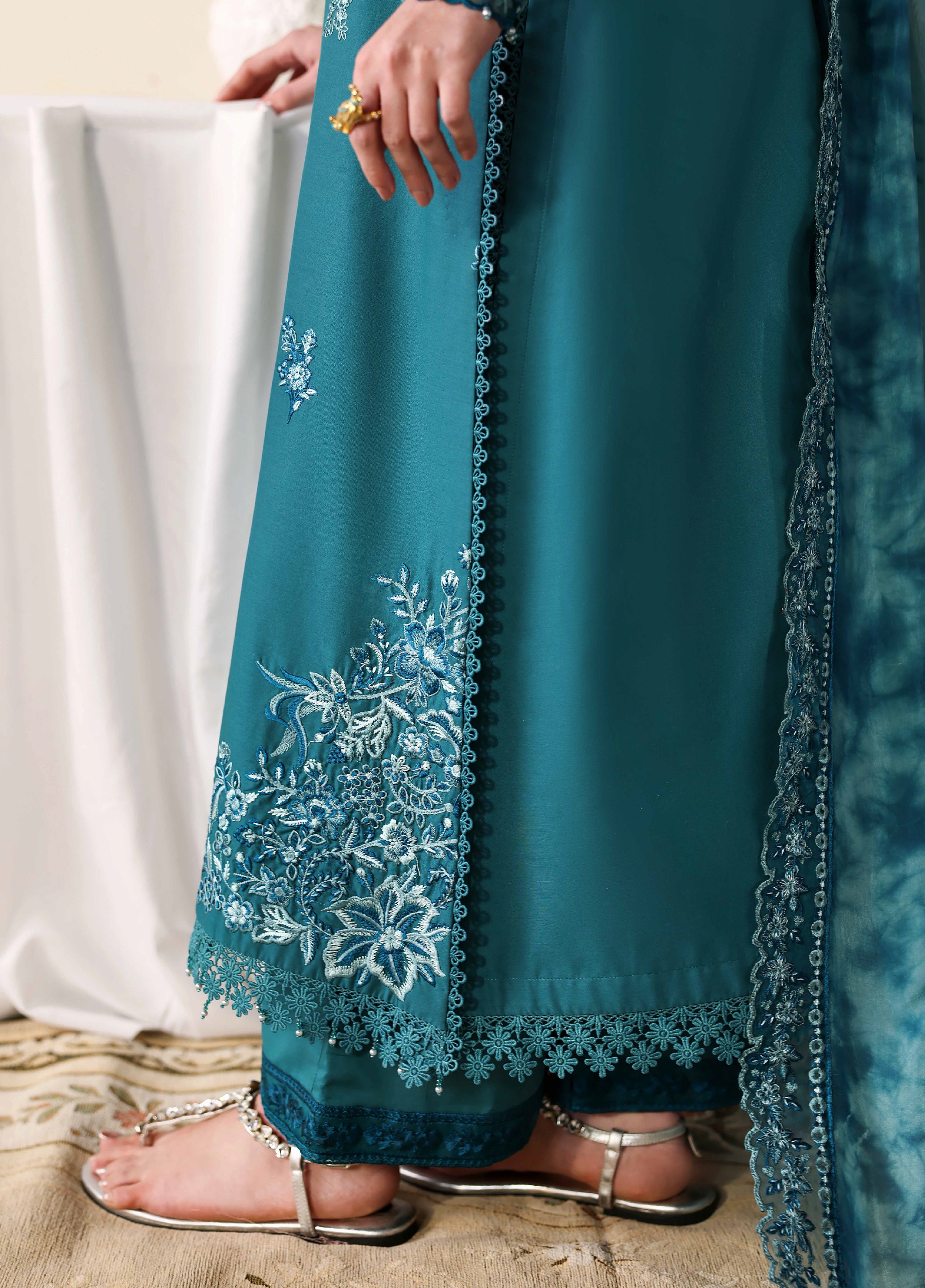 Azure Unstitched Embroidered Luxury Lawn 3 Piece Suit AZ26UAL 78