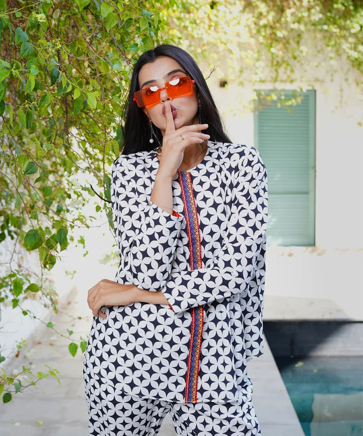 Dhaga Women Pret Printed 2 Piece Soft Crepe Graphglide DHLRC03 - Summer Collection