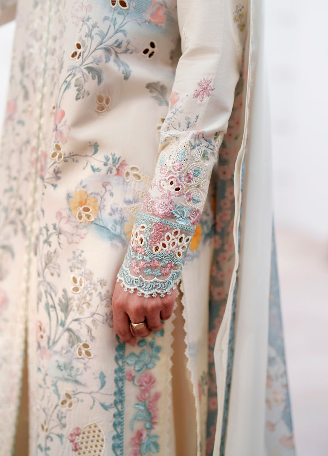 Sunspell by Afrozeh Unstitched Embroidered Lawn 3 Piece Suit AF26USL NURELLE ZWU-0113-3PO - Festive Collection