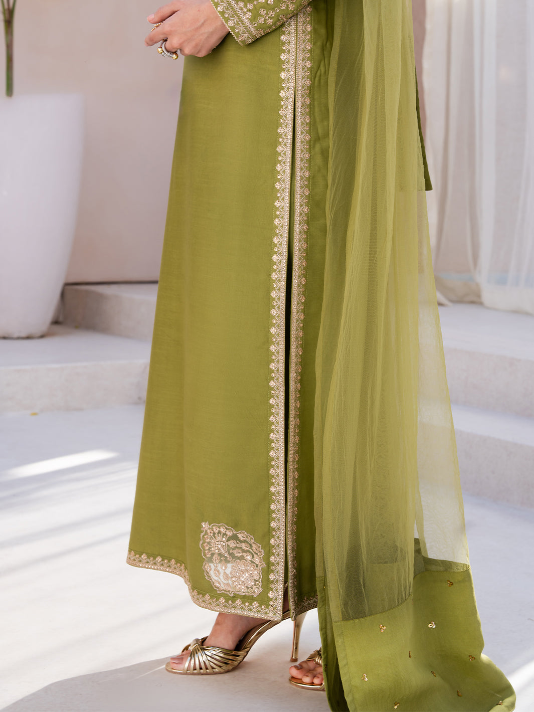 Le Tresor by Izel Pret Embroidered Velvet 3 Piece Suit Viresta - Festive Collection