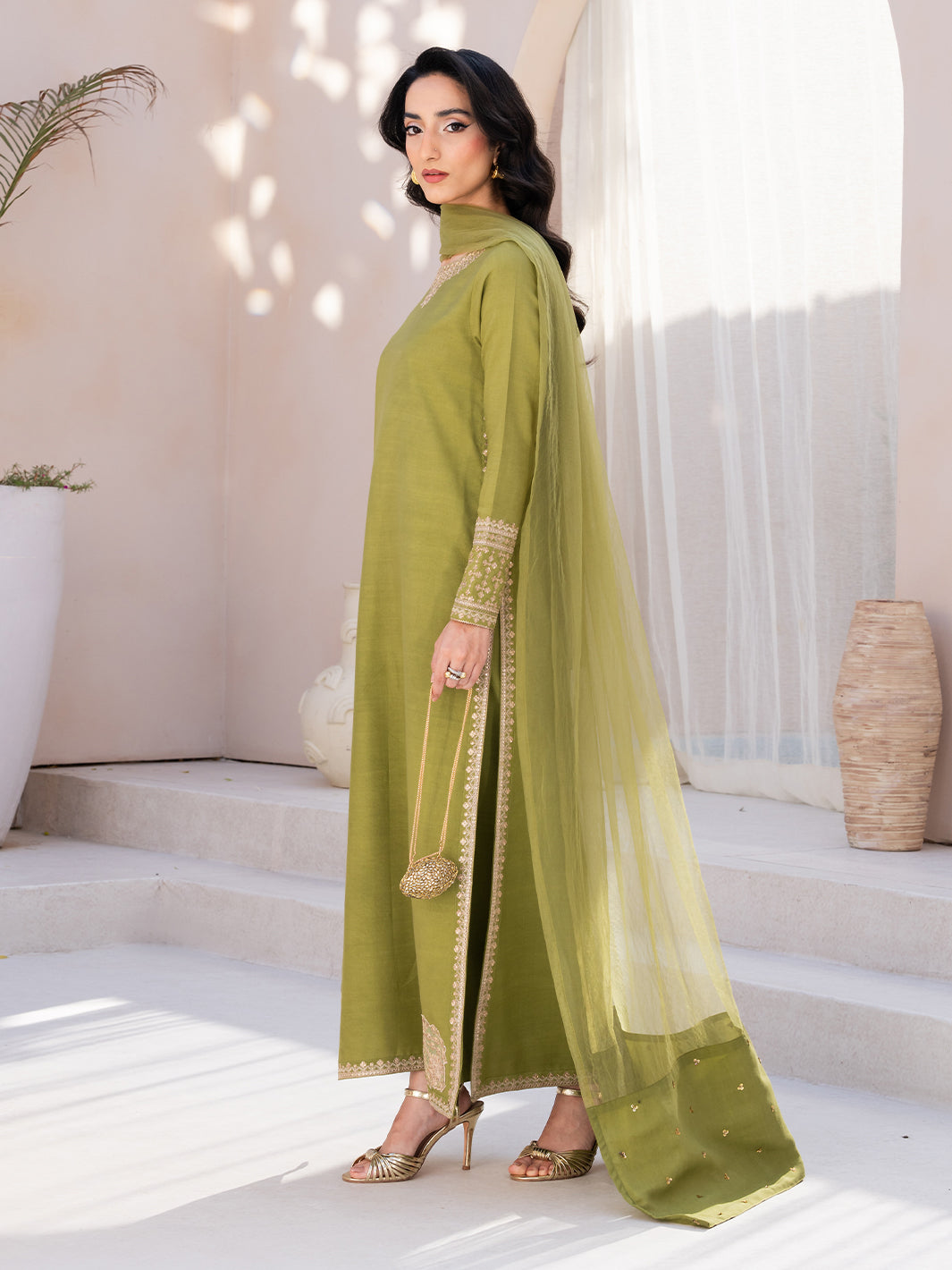 Le Tresor by Izel Pret Embroidered Velvet 3 Piece Suit Viresta - Festive Collection