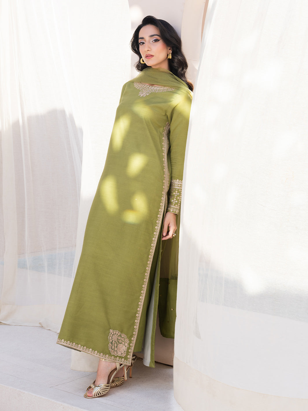 Le Tresor by Izel Pret Embroidered Velvet 3 Piece Suit Viresta - Festive Collection