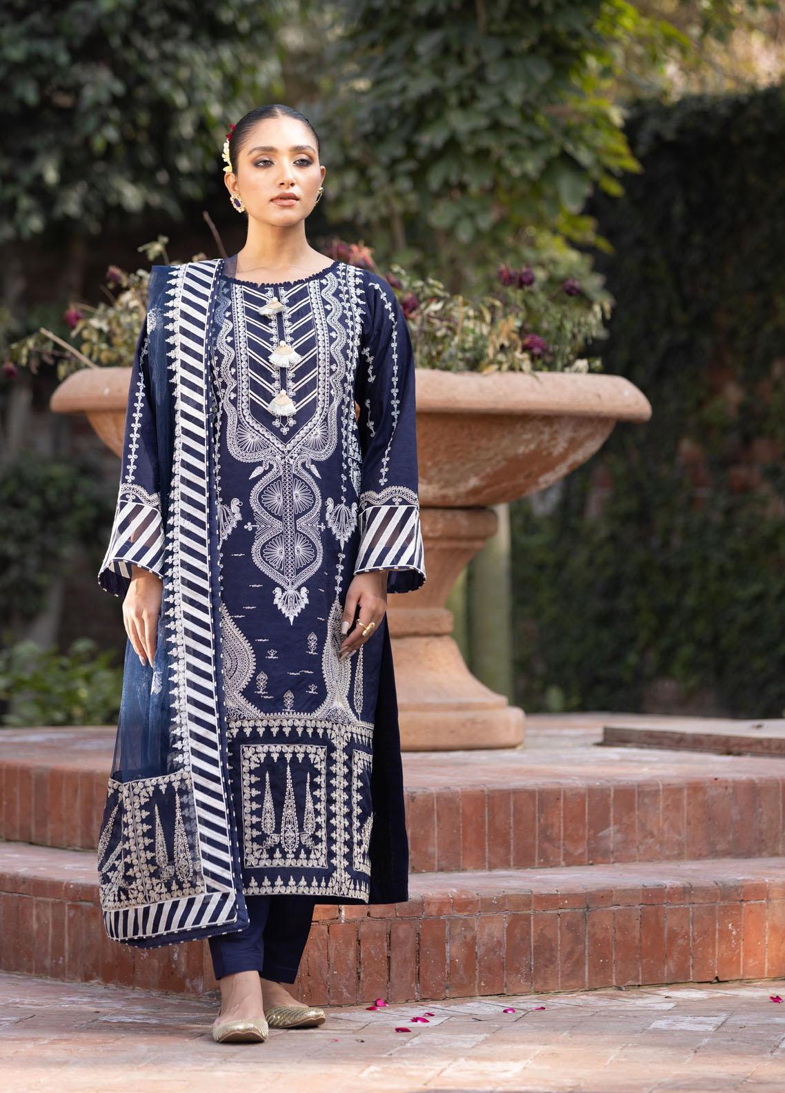 Aangan by Noorangi Embroidered Lawn Suits Unstitched 3 Piece NR22ANG ...