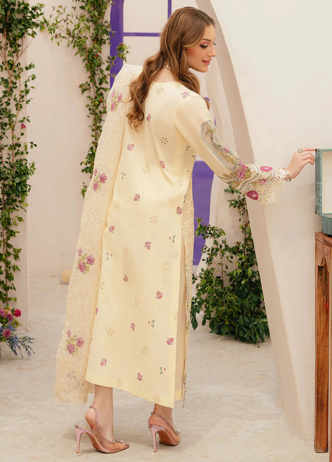 Allenura By Mahnur Embroidered Lawn Suits Unstitched 3 Piece MN24A D-14 Amour - Luxury Collection