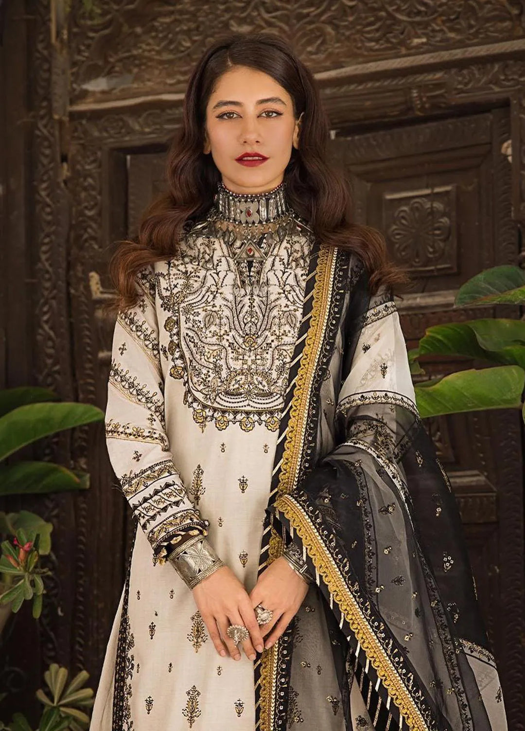 Asim Jofa Embroidered Lawn Unstitched Suit 3 Piece AJ23EL AJLR-18 - Luxury Lawn Collection