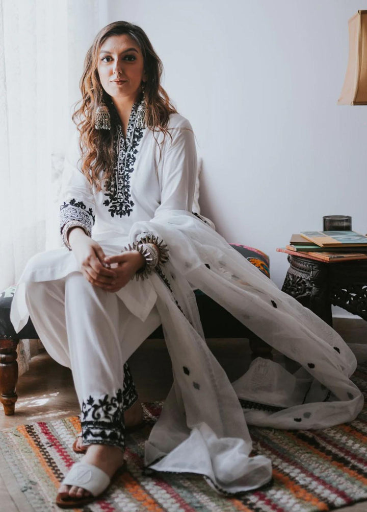 Farhat Inam Khan Pret  Linen 2 Piece FIK22BW FIK-003