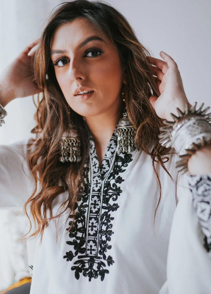 Farhat Inam Khan Pret  Linen 2 Piece FIK22BW FIK-003