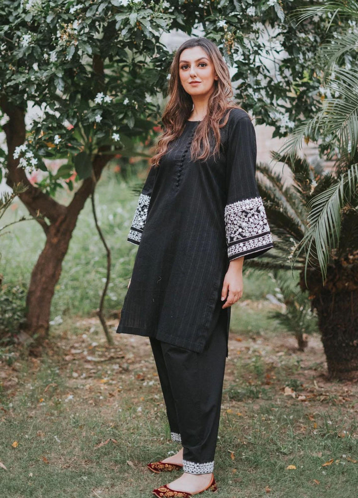 Farhat Inam Khan Pret  Cotton 2 Piece FIK22BW FIK-009