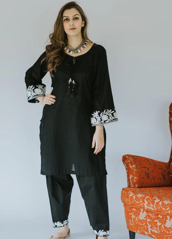 Farhat Inam Khan Pret  Cotton 2 Piece FIK22BW FIK-012