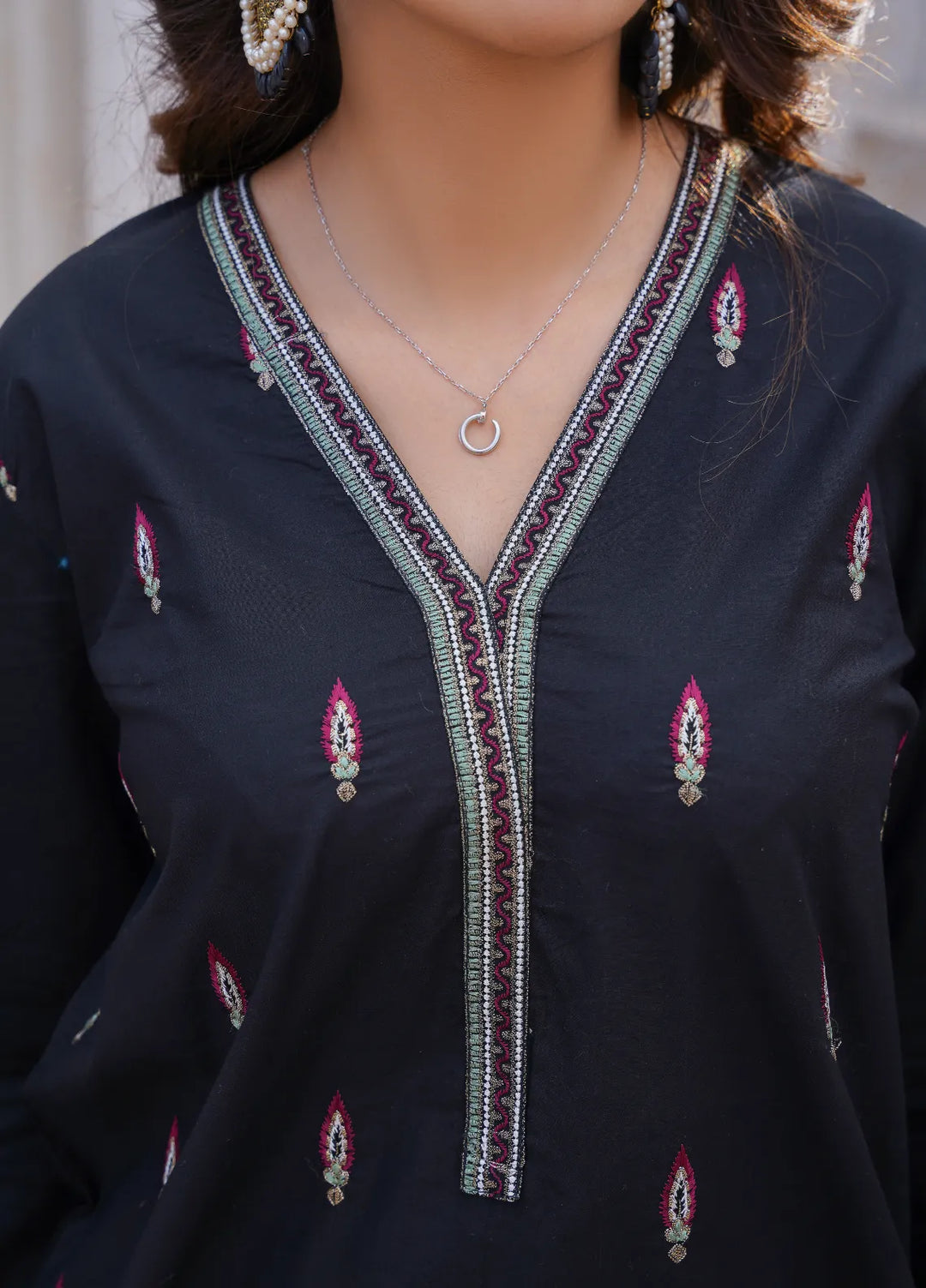 Damask Clothing Pret Embroidered Lawn 2 Piece Suit Parizay