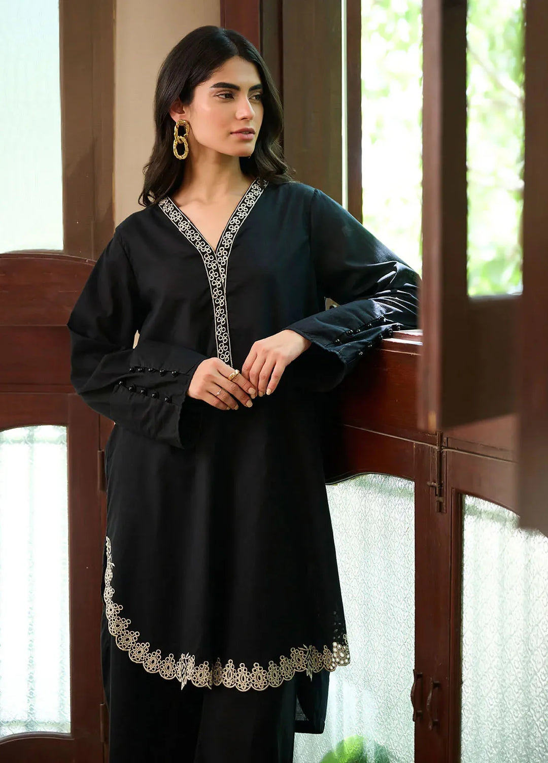 Dhanak Pret Embroidered Lawn 2 Piece Suit SS24DC-2327 Black