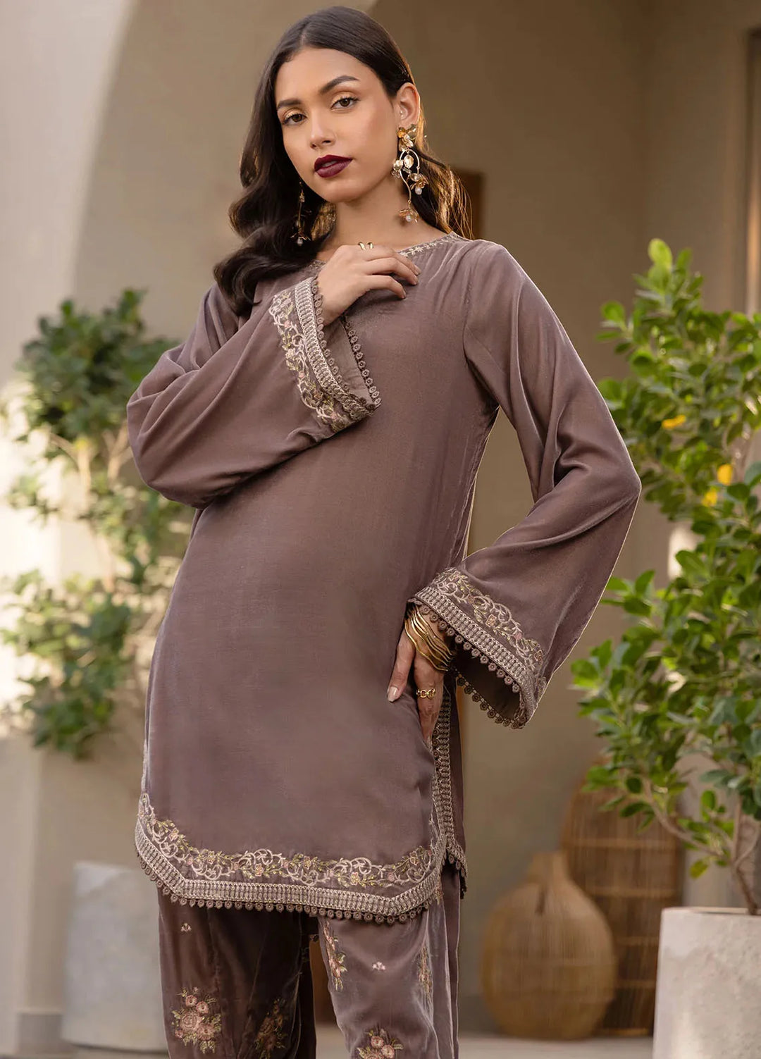 Dhanak Pret Embroidered Velvet 2 Piece Suit FW24DA-2625