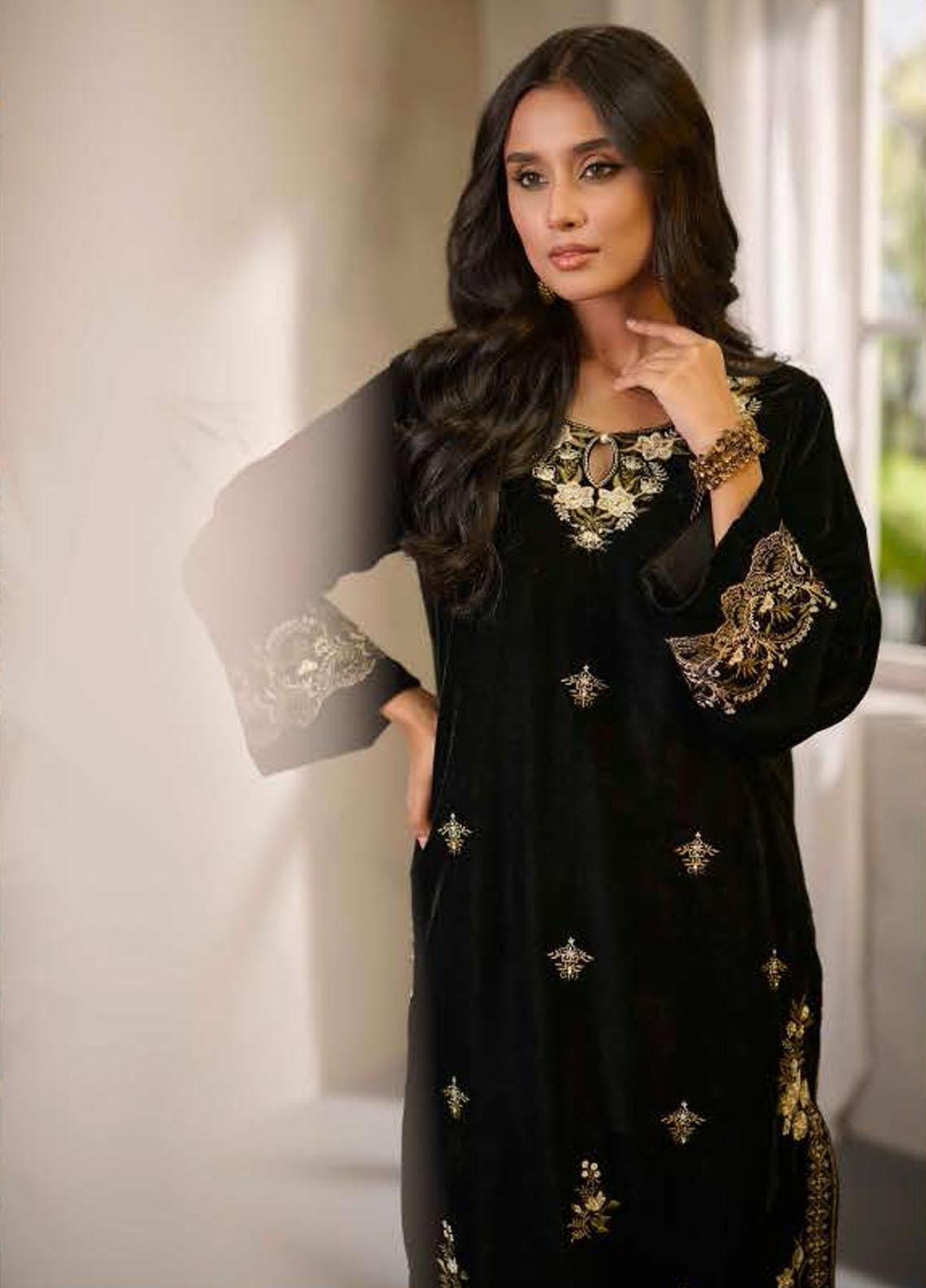 Dhanak Luxury Pret Embroidered Velvet Shirt DA-1712 BLACK