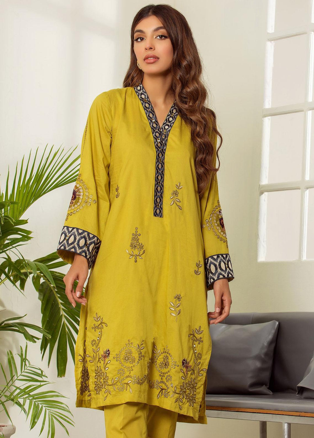 Dhanak Casual Pret Embroidered Cambric 2 Piece Suit DC-2017 GREEN