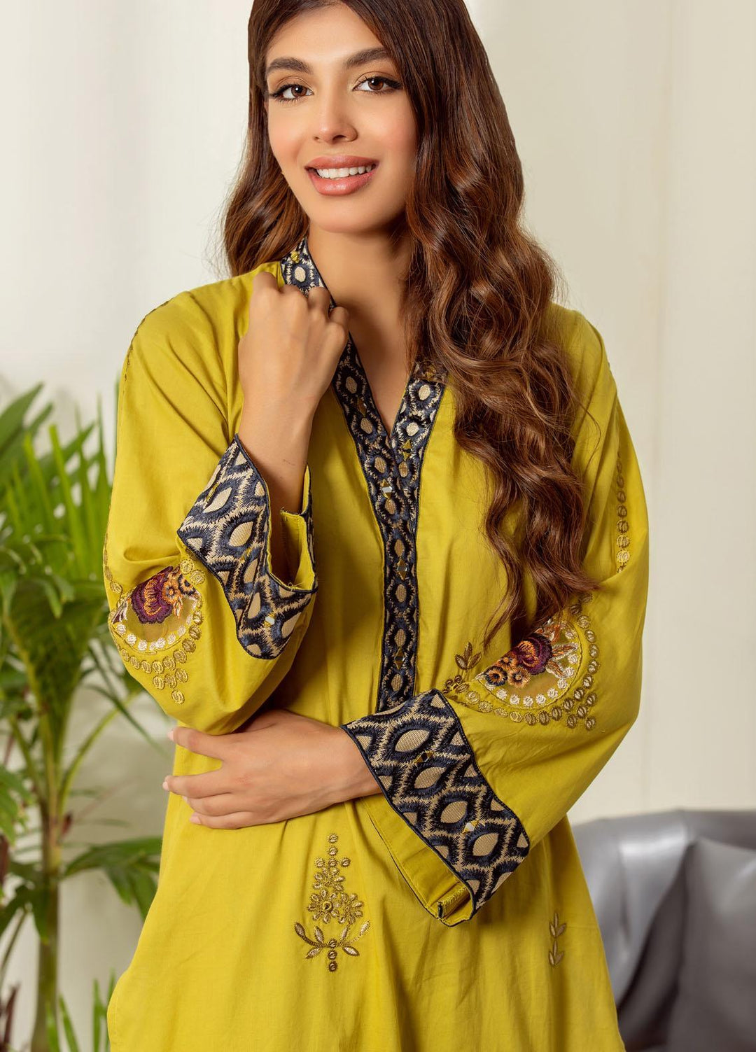 Dhanak Casual Pret Embroidered Cambric 2 Piece Suit DC-2017 GREEN