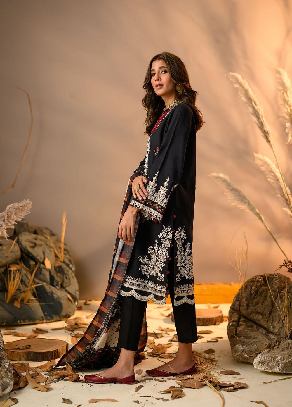 Winter Tales By Dhanak Embroidered Karandi Suits Unstitched 3 Piece DK22WT DU-3113 BLACK - Winter Collection