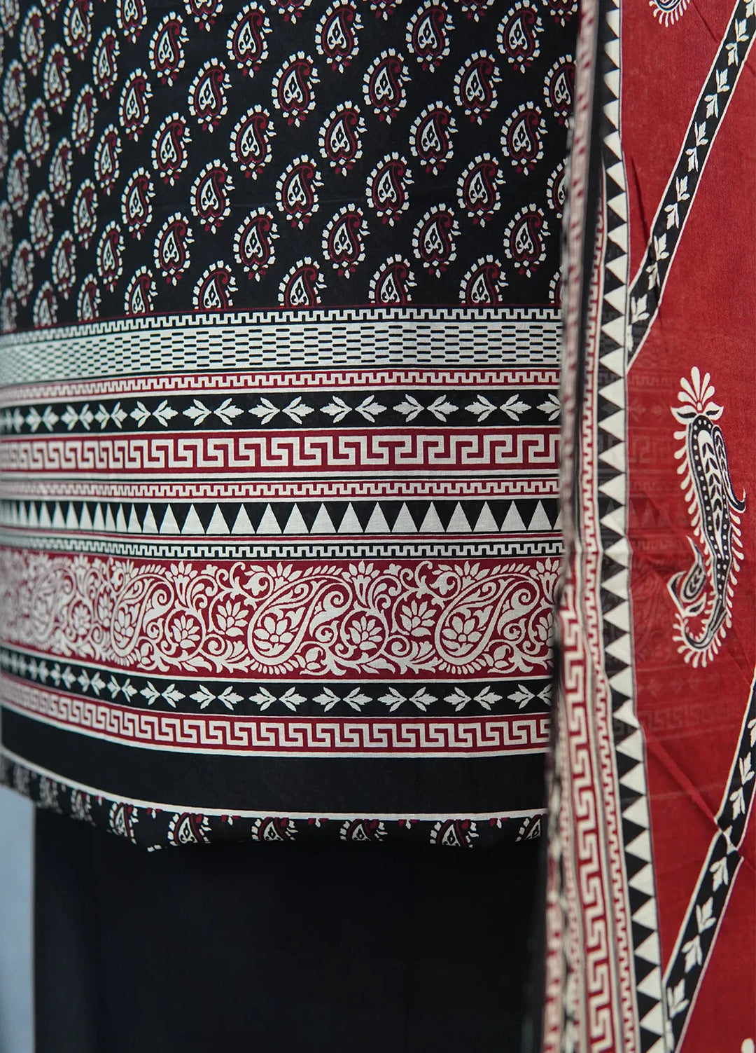 Digital Print By Bin Saeed Printed Lawn Suit Unstitched 3 Piece BN24F Black - Summer Collection