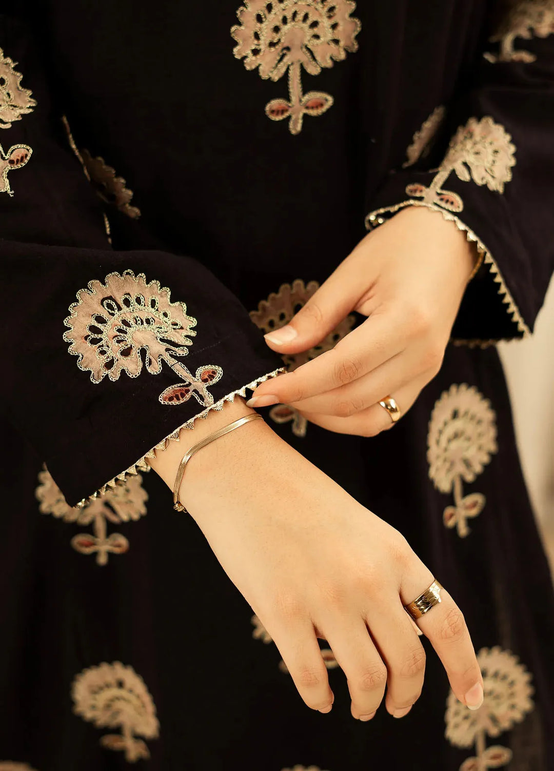 Fahza Pret Embroidered Lawn 2 Piece Suit Zari