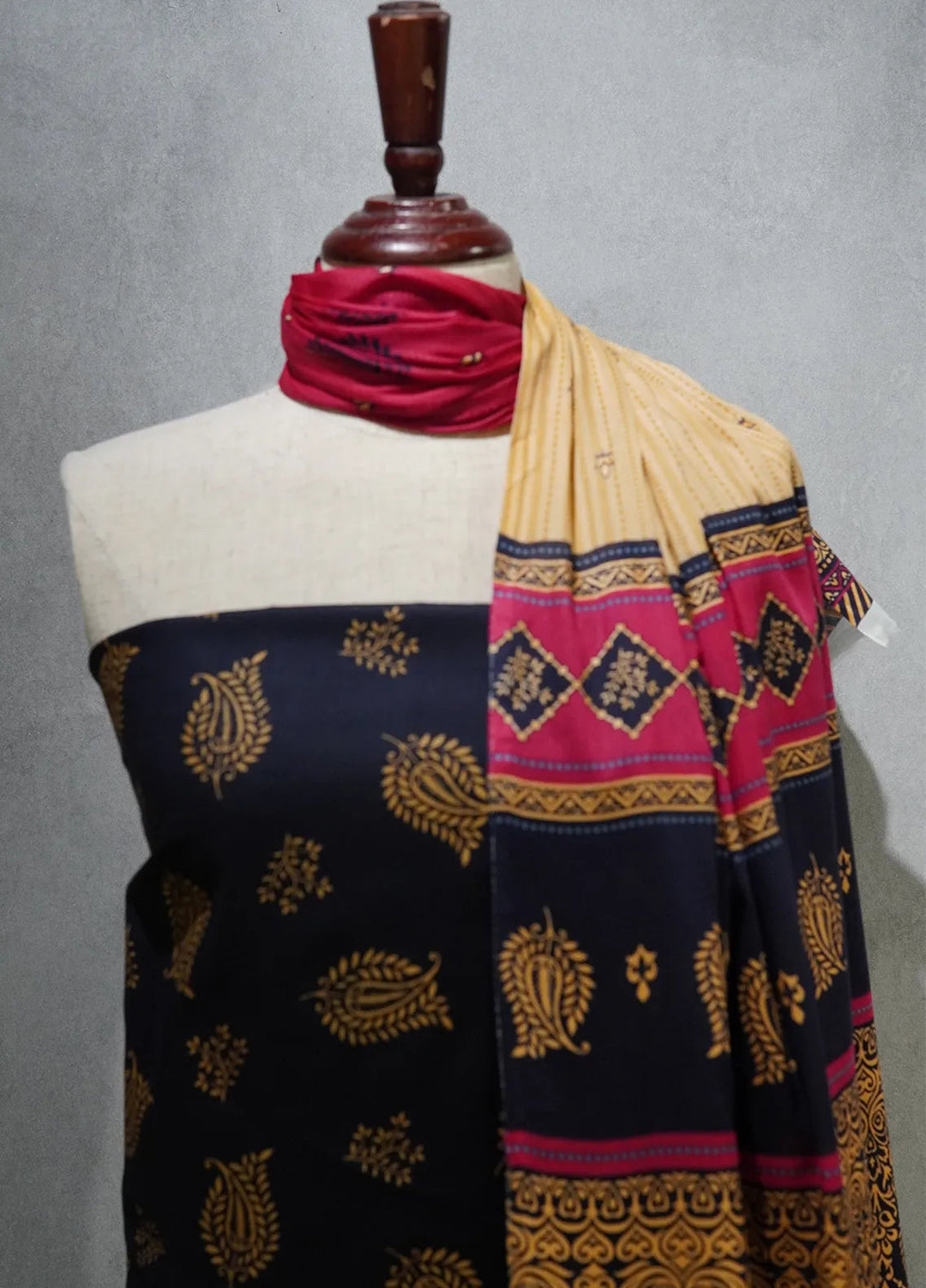 Farah N Faria By Bin Saeed Embroidered Lawn Unstitched Suit 3 Piece BS24F Black - Summer Collection