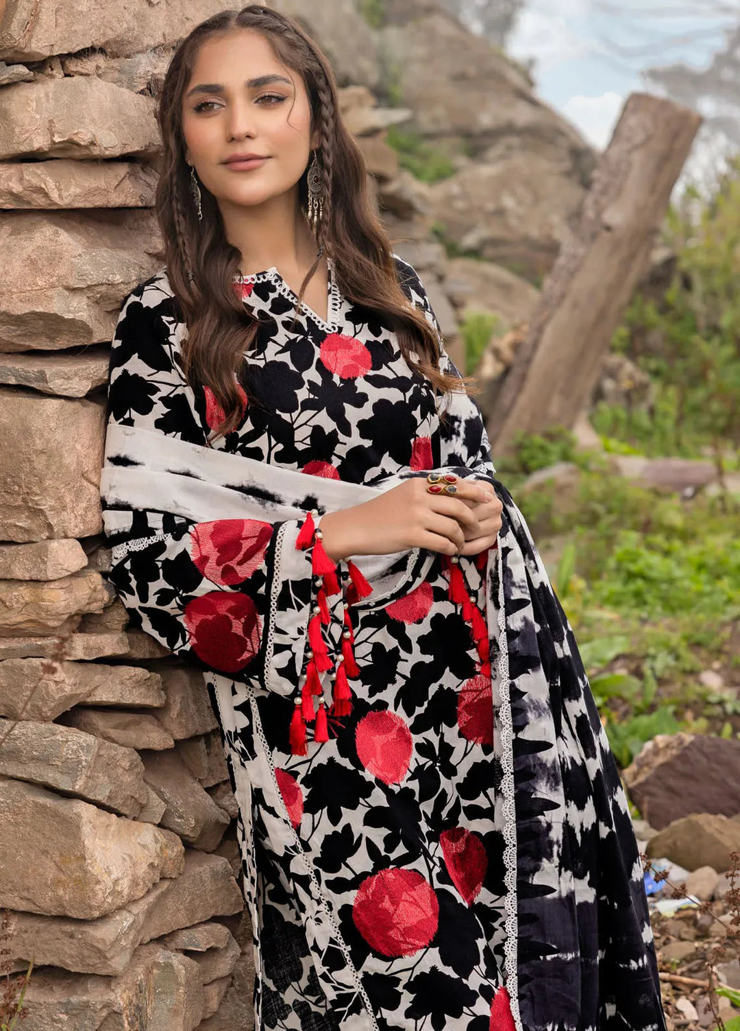 Gul Ahmed Embroidered Light Khaddar Suits Unstitched 3 Piece GA24UW K-42019 L - Winter Collection