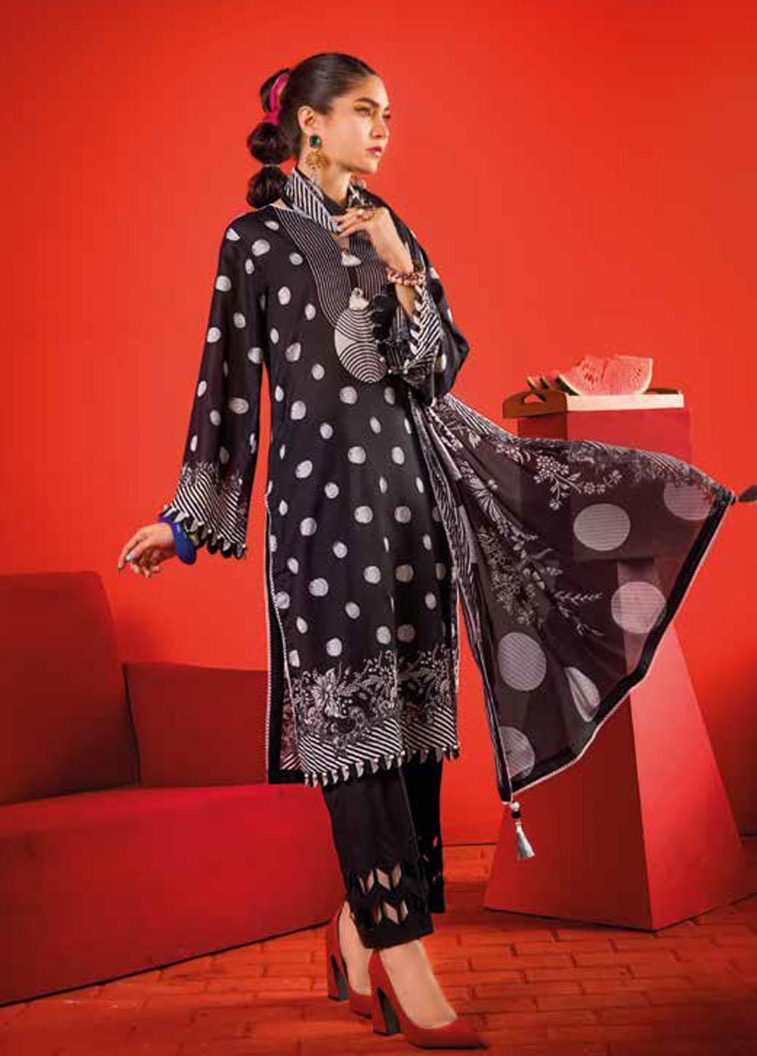 Gul Ahmed Printed Lawn Suits Unstitched 3 Piece GA22SB B-22009 - Summer Collection