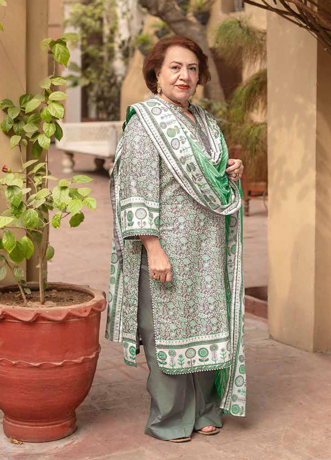 Gul Ahmed Printed Lawn Suits Unstitched 3 Piece GA22ML CL-22105 B - Summer Collection
