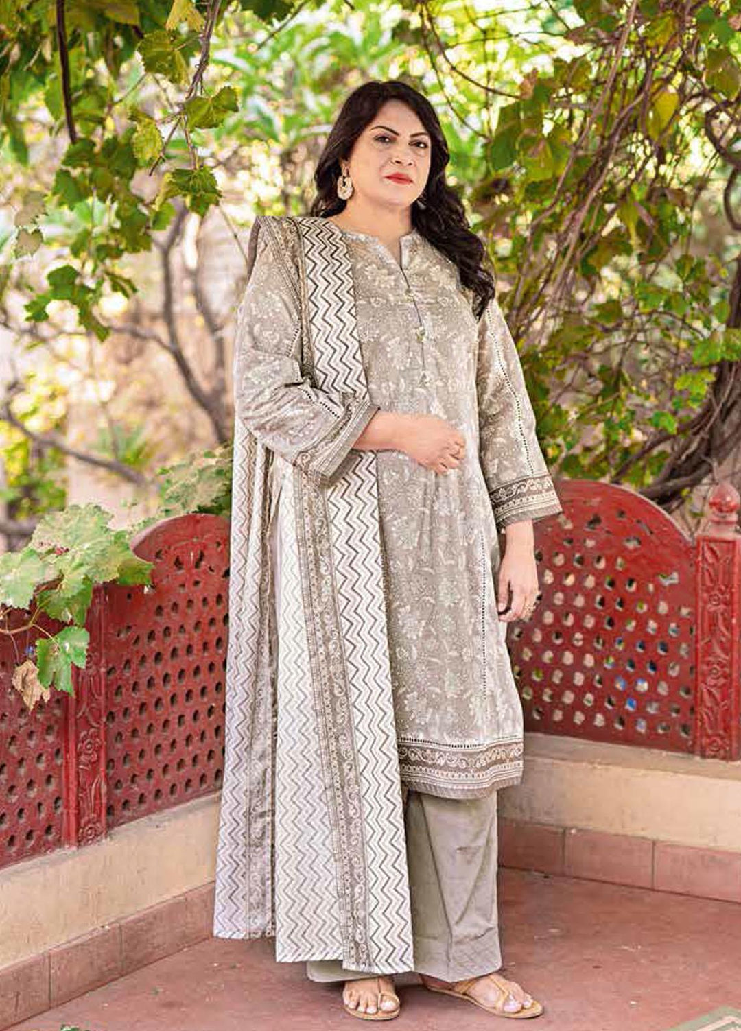 Gul Ahmed Printed Lawn Suits Unstitched 3 Piece GA22ML CL-22139 B - Summer Collection