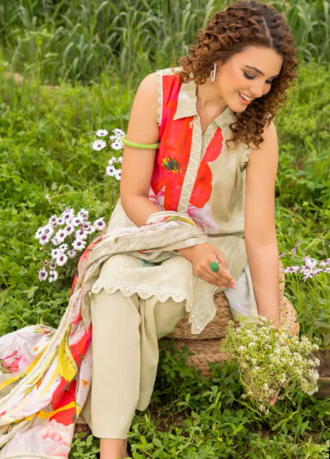 Gul Ahmed Printed Lawn Suits Unstitched 3 Piece GA24SU CL 42046 A - Summer Collection