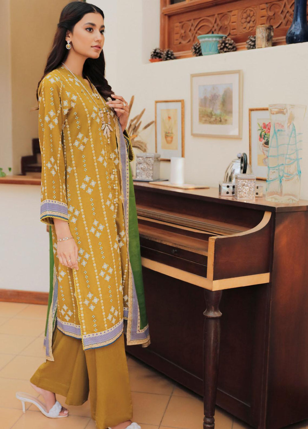 Gul Ahmed Printed Lawn Suits Unstitched 3 Piece GA23SF CL32380-A - Summer Collection