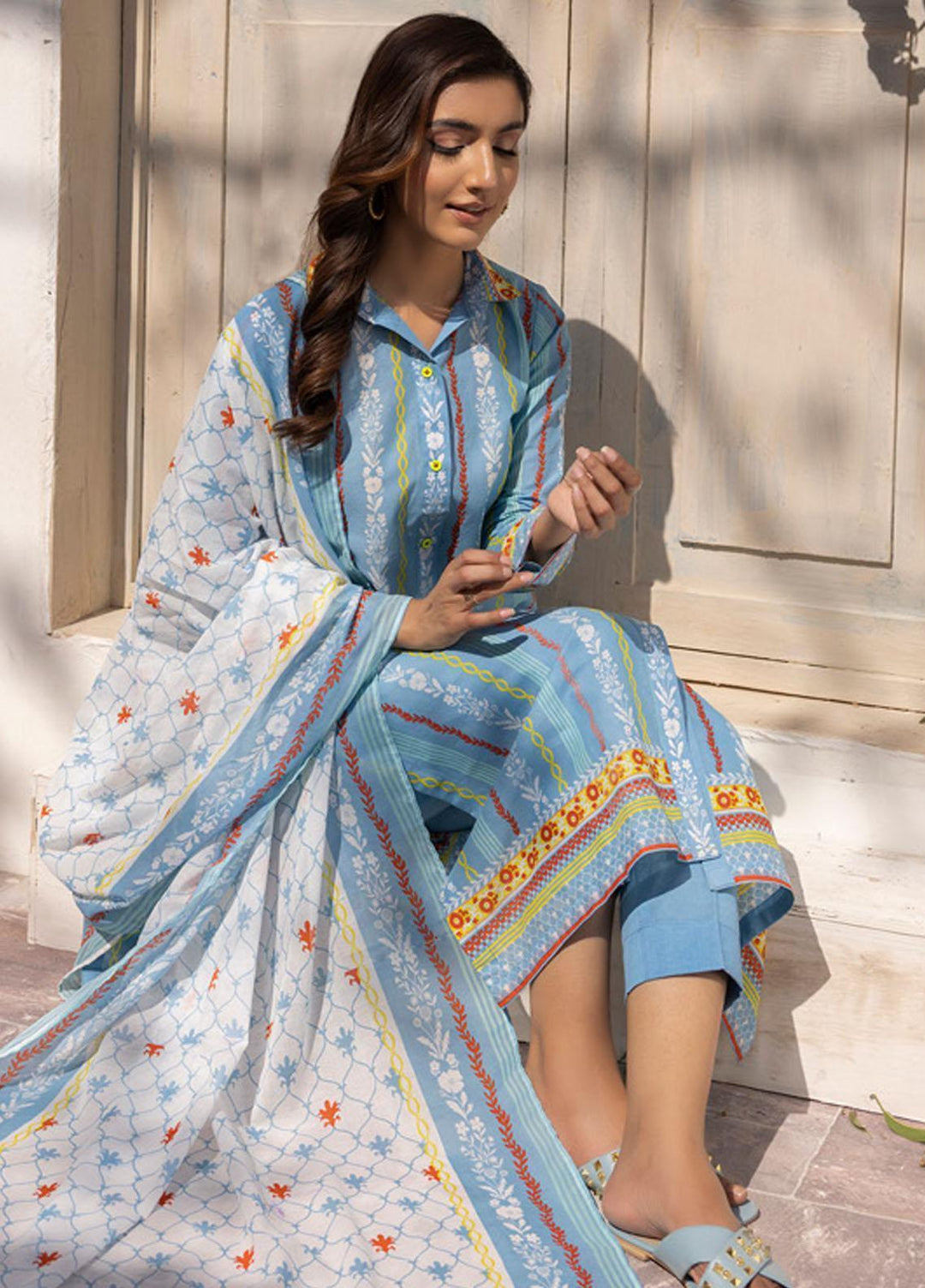 Gul Ahmed Printed Lawn Suits Unstitched 3 Piece GA23SF CL32383-A - Summer Collection