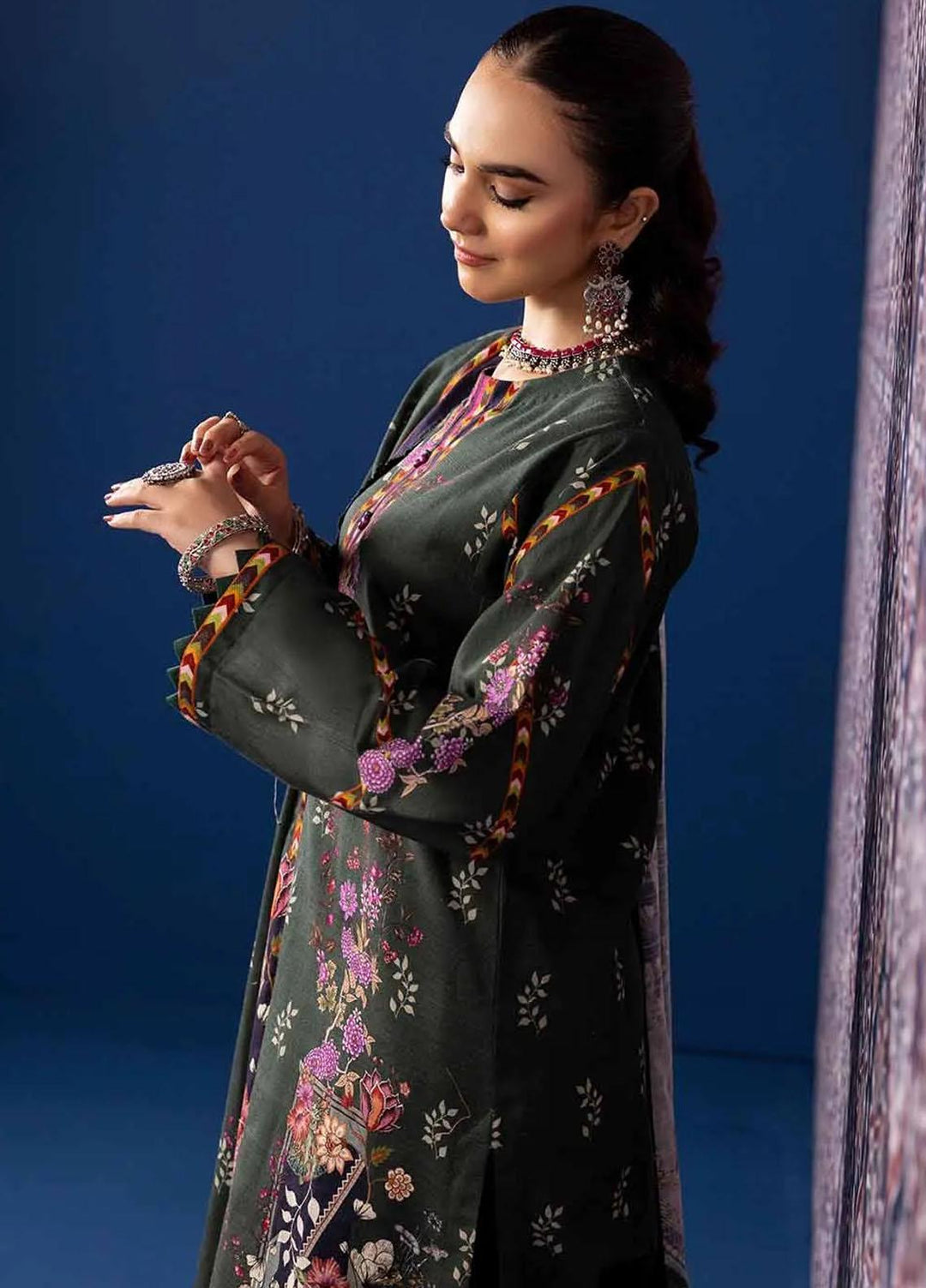 Gul Ahmed Printed Khaddar Suits Unstitched 3 Piece GA23WL K-32012 - Winter Collection
