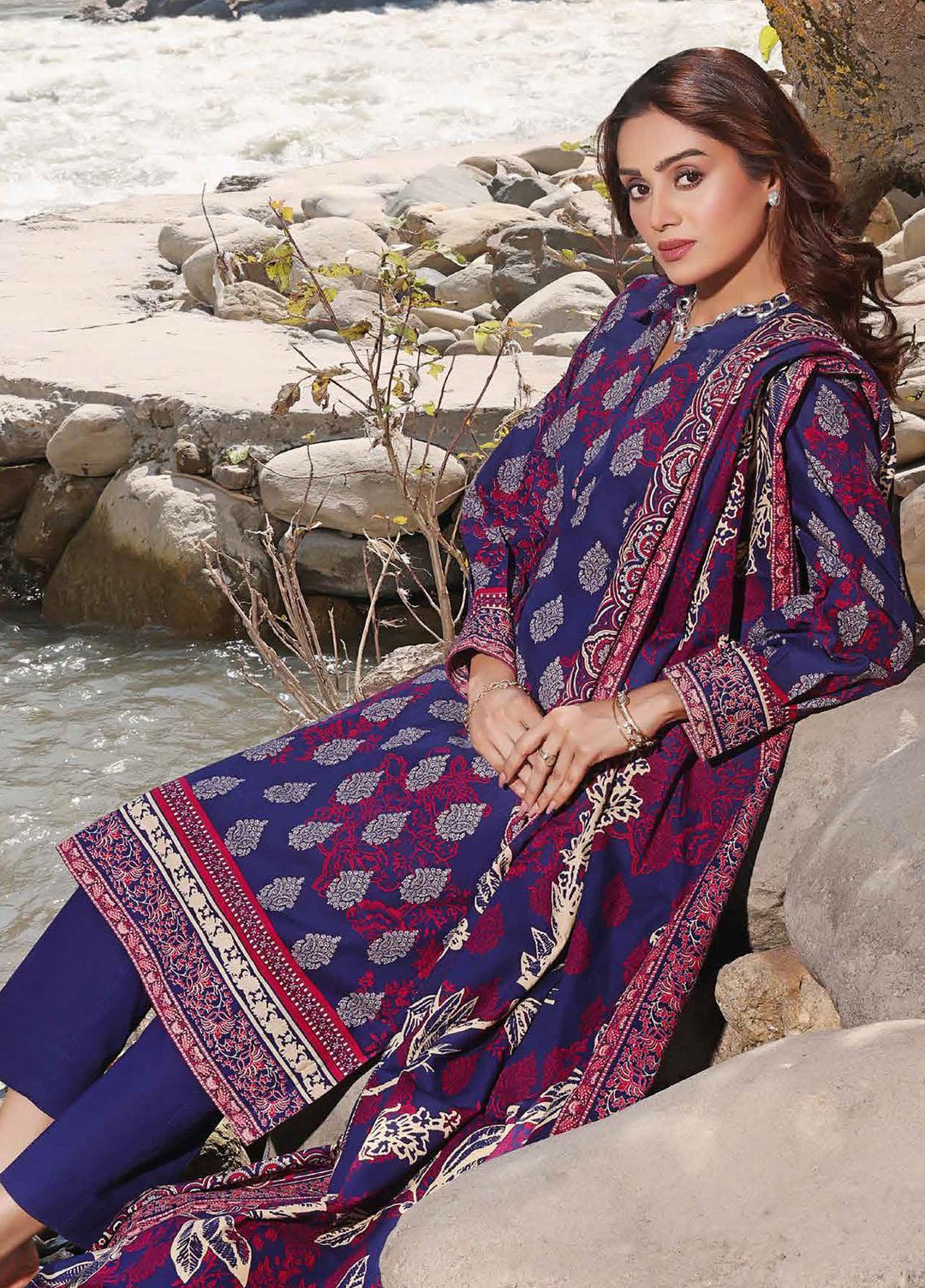 Gul Ahmed Printed Khaddar Suits Unstitched 3 Piece GA23WL K-32013 - Winter Collection