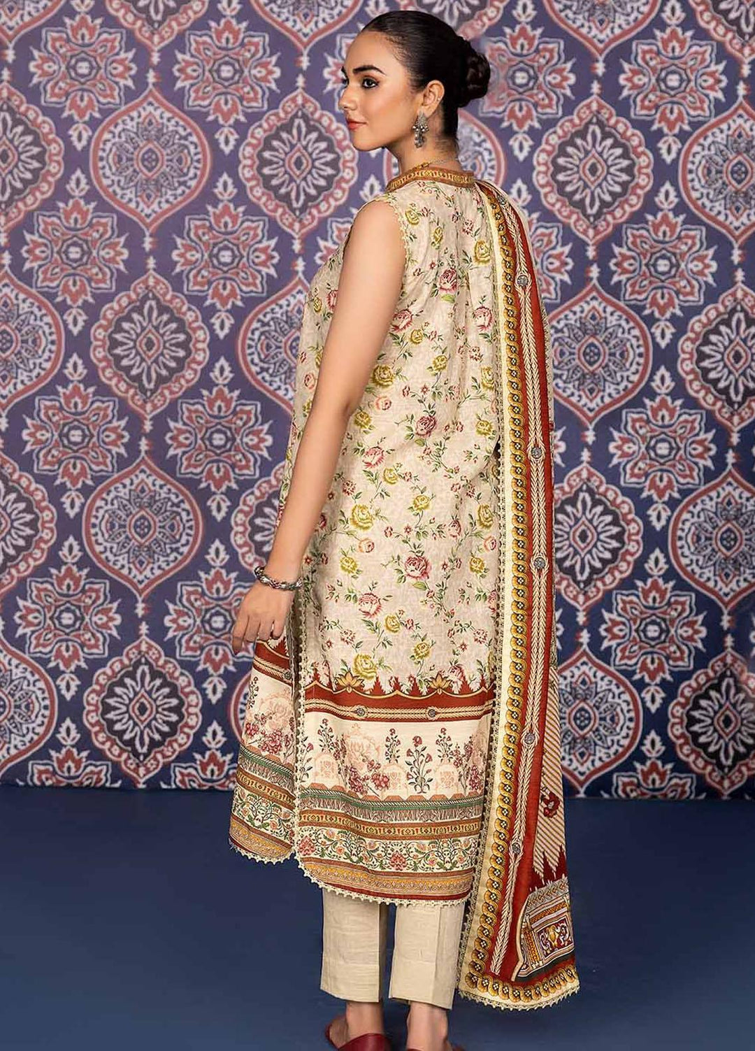 Gul Ahmed Printed Khaddar Suits Unstitched 3 Piece GA23WL K-32015 - Winter Collection