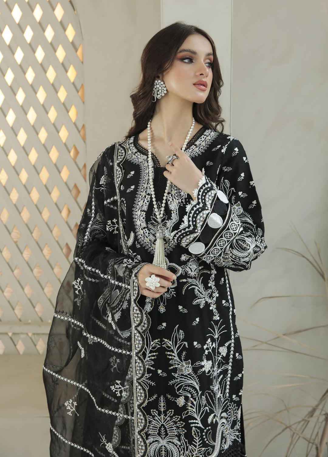 Gulaal Pret Embroidered Lawn 3 Piece Suit GL22EP Hana