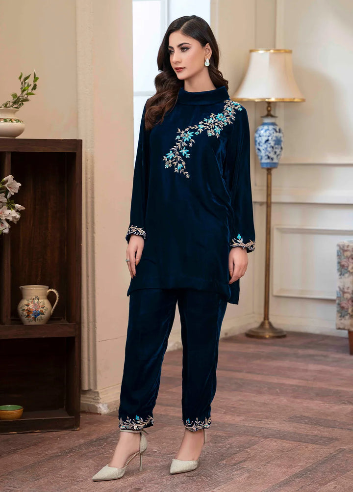 Hadia Batool Pret Embroidered Velvet 2 Piece Suit Minal