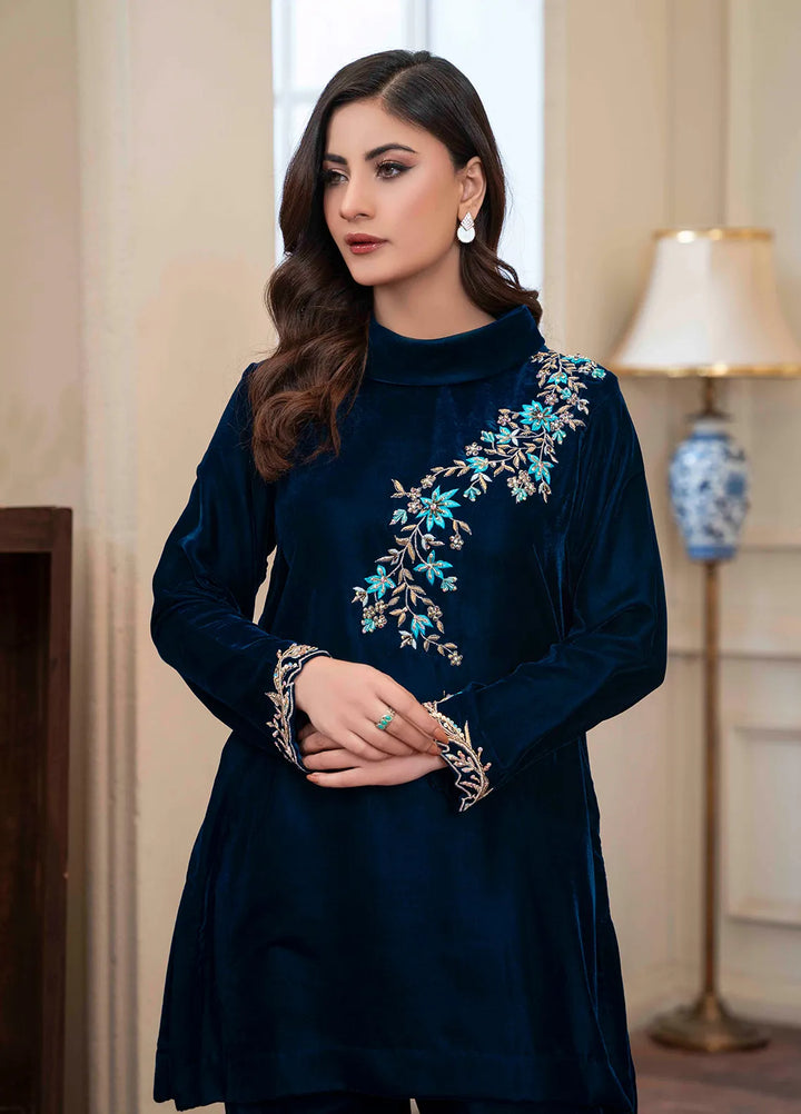 Hadia Batool Pret Embroidered Velvet 2 Piece Suit Minal