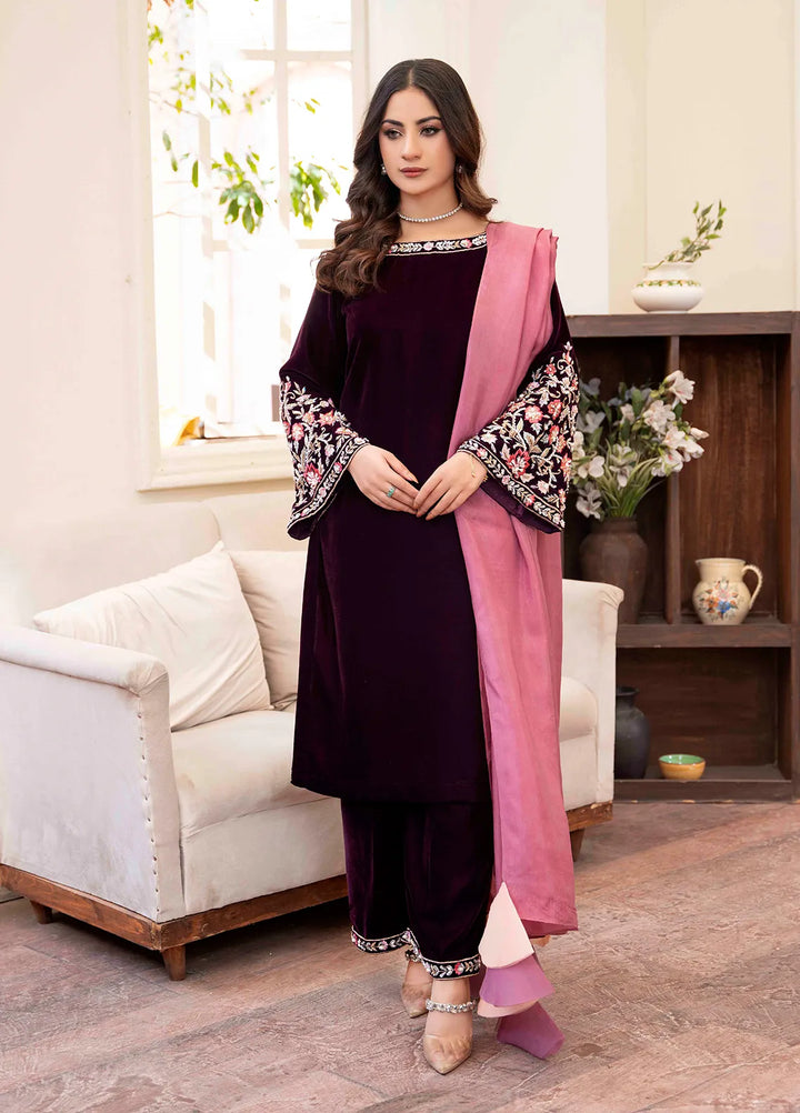 Hadia Batool Pret Embroidered Velvet 3 Piece Suit Meerum