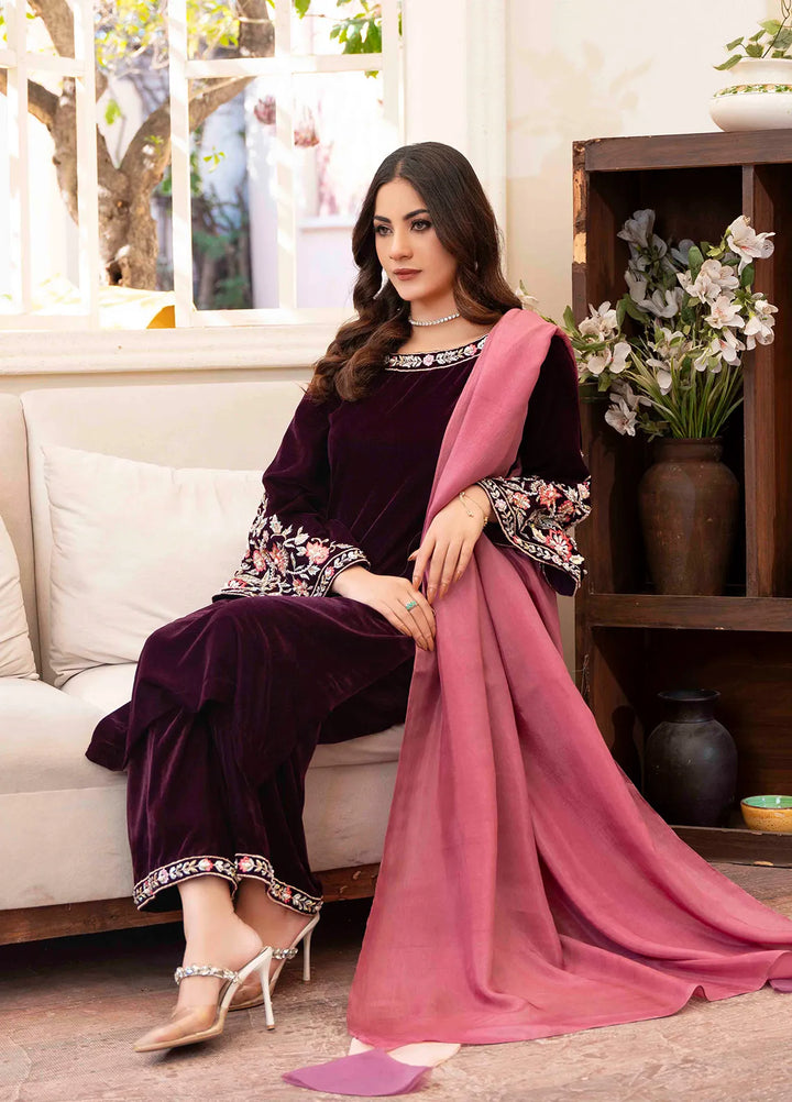 Hadia Batool Pret Embroidered Velvet 3 Piece Suit Meerum