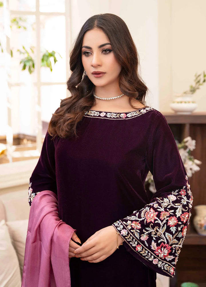 Hadia Batool Pret Embroidered Velvet 3 Piece Suit Meerum