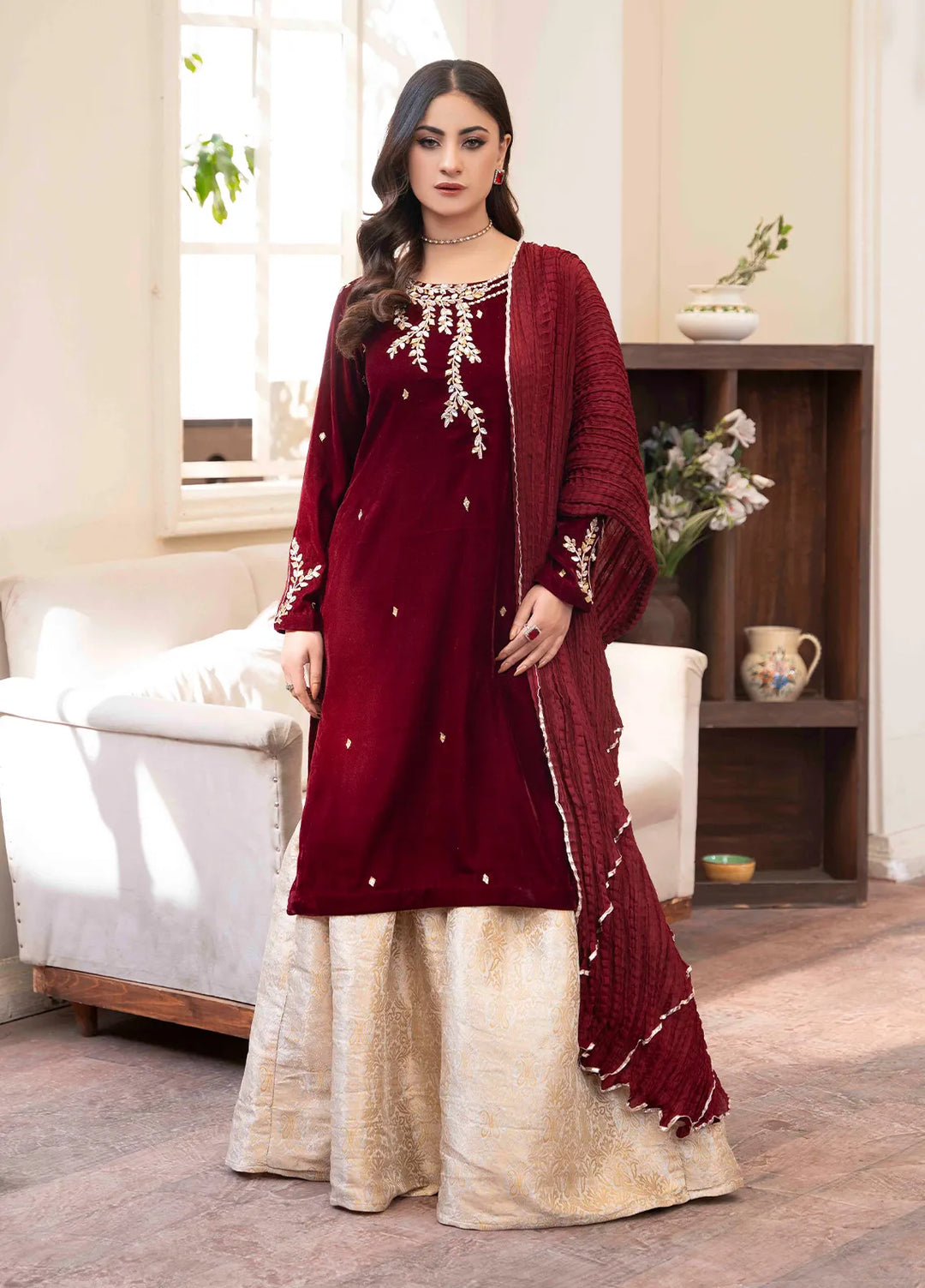 Hadia Batool Pret Embroidered Velvet 4 Piece Suit Sarooj