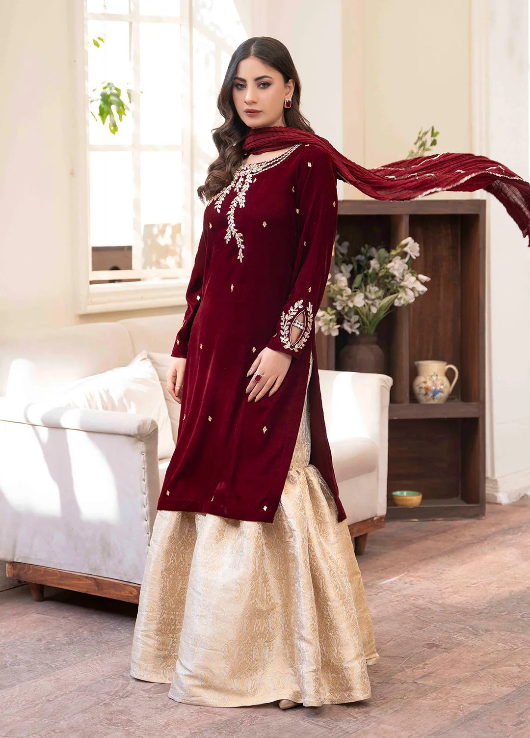 Hadia Batool Pret Embroidered Velvet 4 Piece Suit Sarooj