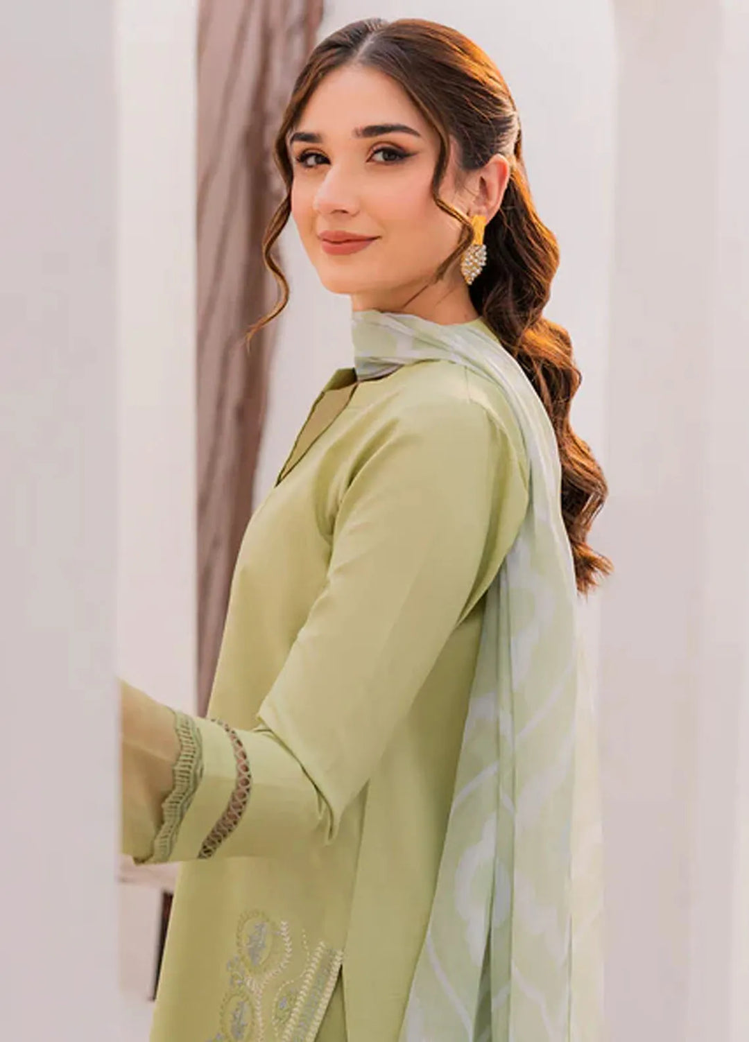 Hana Pret Embroidered Lawn 3 Piece Suit Fern
