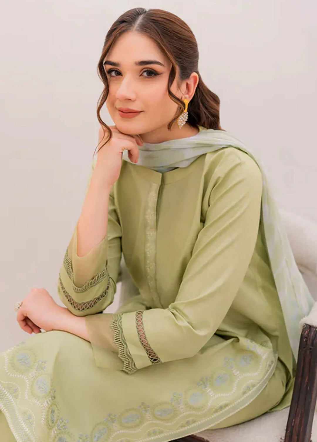 Hana Pret Embroidered Lawn 3 Piece Suit Fern