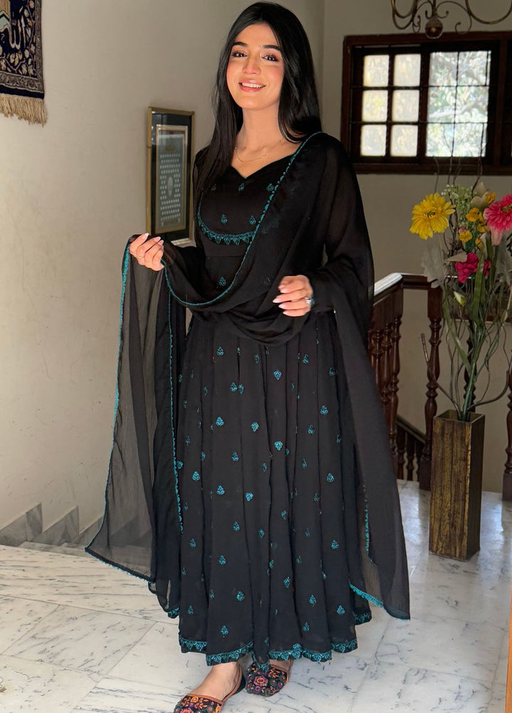 Hanim Pret Embroidered Chiffon 3 Piece Suit Muntazir