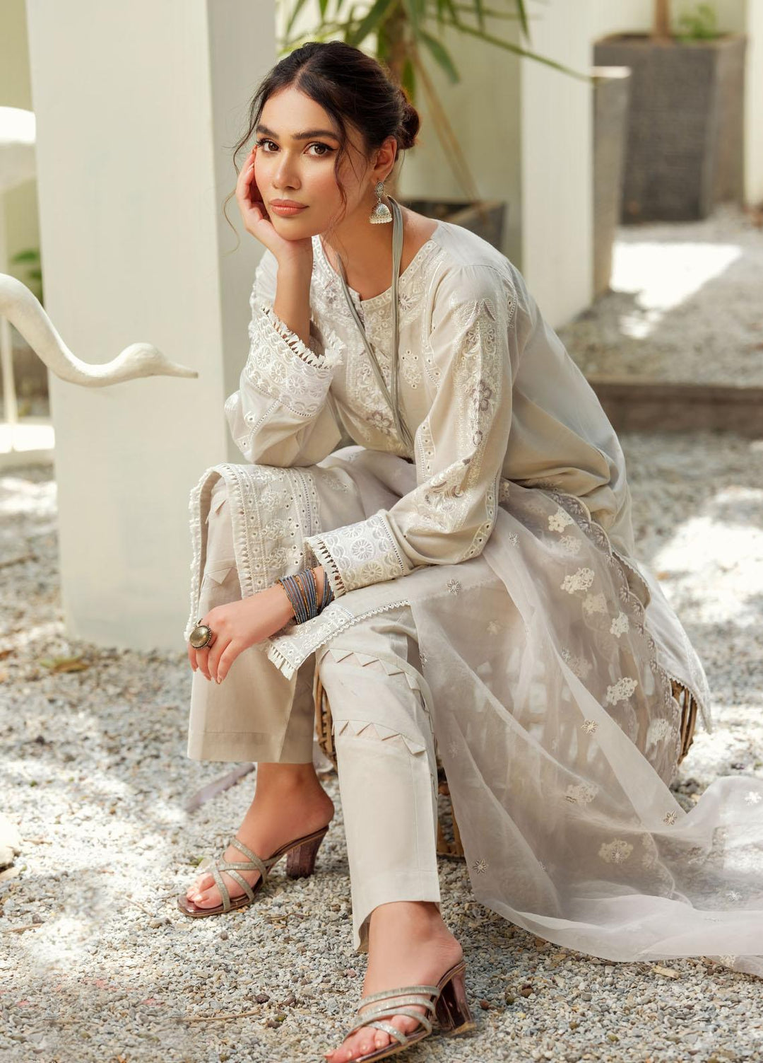 ILAHA Ready to Wear  Lawn 3 Piece Dress Grey D-01