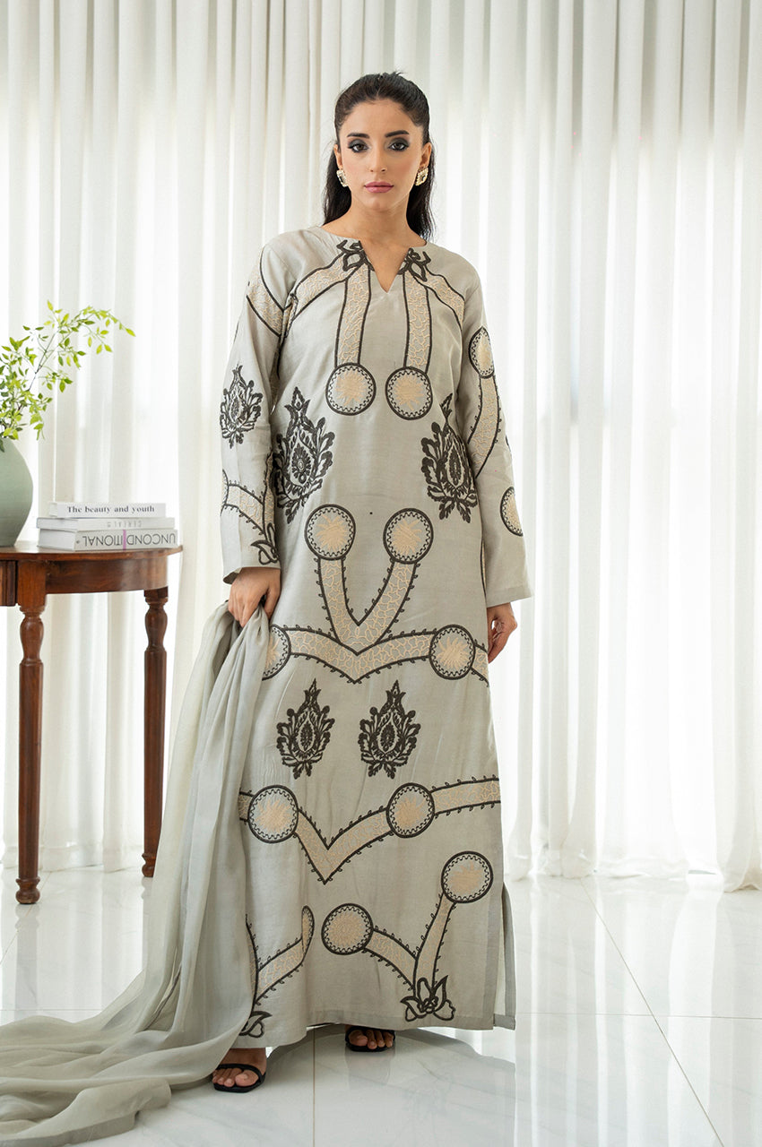 Liyaana From Nizka By Nida Rehan RTW Embroidered Luxury Silk 3 Piece Suit Monarch Crest - Festive Collection