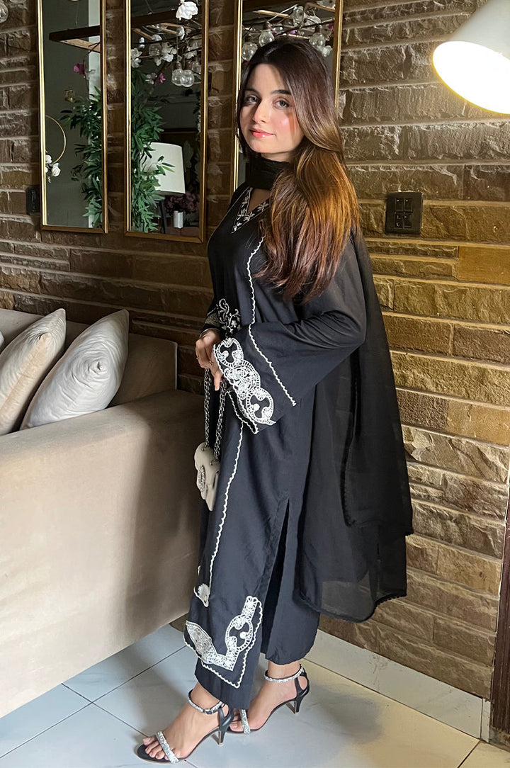 Liyaana From Nizka By Nida Rehan RTW Embroidered Lawn 2 Piece Suit Vela - Casual Collection